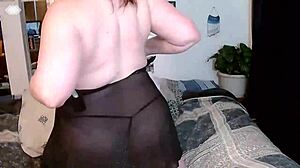 Hey, cum on my face, pleads this sexy redheaded mature pawg.