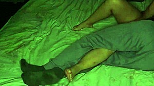 Denne varme blondine med store bryster fik flere orgasmer. Det skete på en kold nat med LuxuryOrgasm.