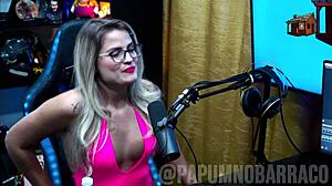 ela ficou peladinha pro apresentador mostrou o peito natural e empinou gostoso - bruna carlos