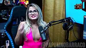 ela ficou peladinha pro apresentador mostrou o peito natural e empinou gostoso - bruna carlos