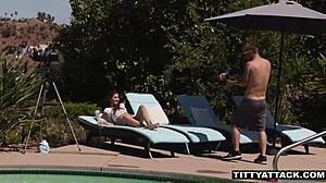 Vytryskl jsem na prsa s Ninou North, bylo to tak intenzivní