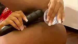 D Kitkat toys herself to squirt during workout