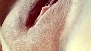 solo babe addicted to touching herself