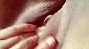 solo babe addicted to touching herself