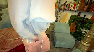 Ibu tiri kongkek liar di bilik air awam dengan anak tiri, panas gila! 🔥