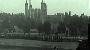 빈티지 포르노스탤지아가 클래식 에로틱 바이브 되살림