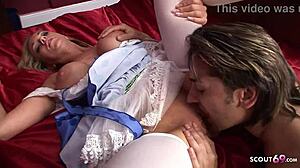 Vintage cosplay zábava s veľkými prsiami zrelšej Paige Ashley