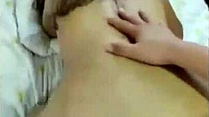 estoy demasiado excitada y le entrego mi culo a mi amigo para que me haga suya