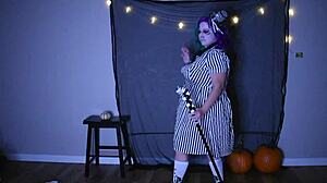 Watch this BBW Beetlejuice cosplay strip with clothes ripping off!