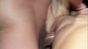 Batalla retro épica con follada monstruosa al aire libre.