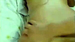 estoy demasiado excitada y le entrego mi culo a mi amigo para que me haga suya