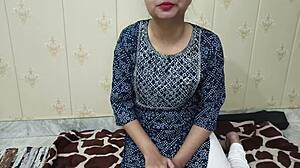 Obrovský pták vrtá nevlastní matku v hardcore akci