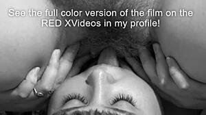 Зрелые лесбиянки тестируют новую игрушку с лизанием волосатой киски