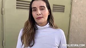 Putalocura entrega creampie salvaje con milf española en acción al aire libre