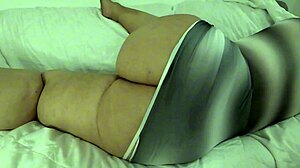 Křivé latinské mámy třesou sexy zadkem pro mě