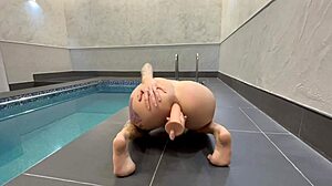 Konuşkan lanet olsun, o dev sikini kıçımın derinlerine soktu