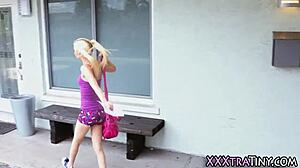 Piccola 18+ cavalca duro quel grosso cazzo