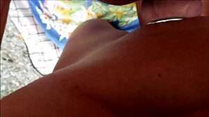 watch them fuck and cum on the beach 😏