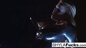 Shyla Smoking Fetish with Pussy and Big Tits