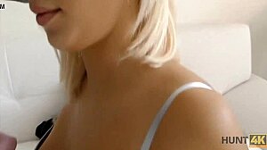 Upea tyttö rakastaa oraaliseksi rahasta