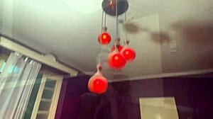 fui em uma festa de swing e trepei na recepção