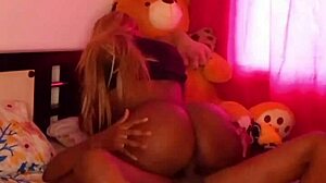 Stepsister Very Horny When She Wakes Up