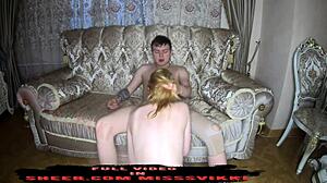 Genç 18+ üvey kardeşler ebeveynler yokken gizlice ilk sikişiyor