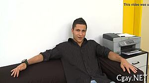 i love watching sexy gay men fuck.