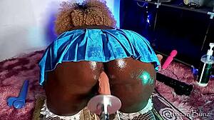 College slut prepares swollen pussy with fuck machine for bbc team