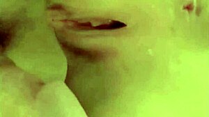 Gimo gimiendo mientras follo en baño del súper