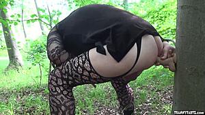 Outdoor dogging with t-girls is so exciting 😈