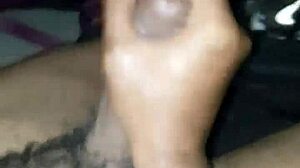 Sidechick jacks off married man in parking lot 😏