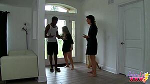 Want to see this milf spread at picnic?