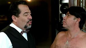 i'm with this tetona ladrona in the hotel, she's so delicious and hot