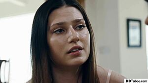 Obupana mačeha Krissy Lynn in Kamryn Jade najdejo užitek z veliko pomočjo stricev