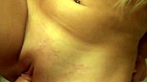 Kako Tosh Locks dobi vso to spermo na svoj prebodeni jezik?