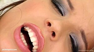 hey, watch this solo fingering session with peaches in gonzo style 😏