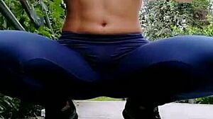 Colombian babe gets anal in the park 😏