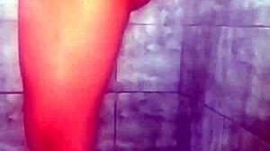 Young neighbor sends bath video!