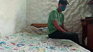 Lucky delivery guy fucks horny mature Colombian with big ass at home 🍆💦