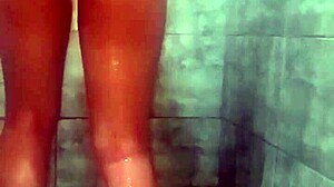 Young neighbor sends bath video!