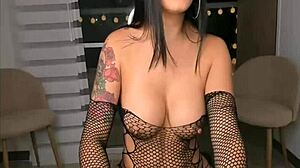 Vanessa's Glamorous Webcam Performance