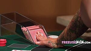 MILF-Croupier Payton Preslee frei benutzt im wilden Casino!