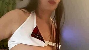 एम्मा कोहन बड़ी नेचुरल चूचियां हिलाती डांस