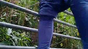 Colombian babe gets anal in the park 😏