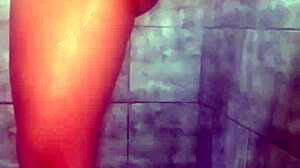 Young neighbor sends bath video!