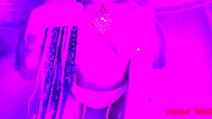 Mladá 18+ brazílska Pocahontas vyskúša anál s veľkým zadkom a dildom v halloween