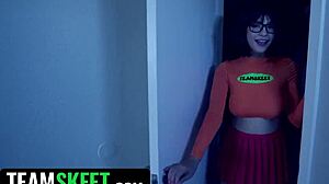 Velma and Fred fuck instead of solving mystery