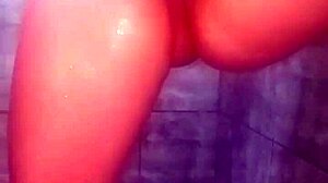 Young neighbor sends bath video!