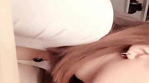 This asian amateur girl masturbates intensely alone